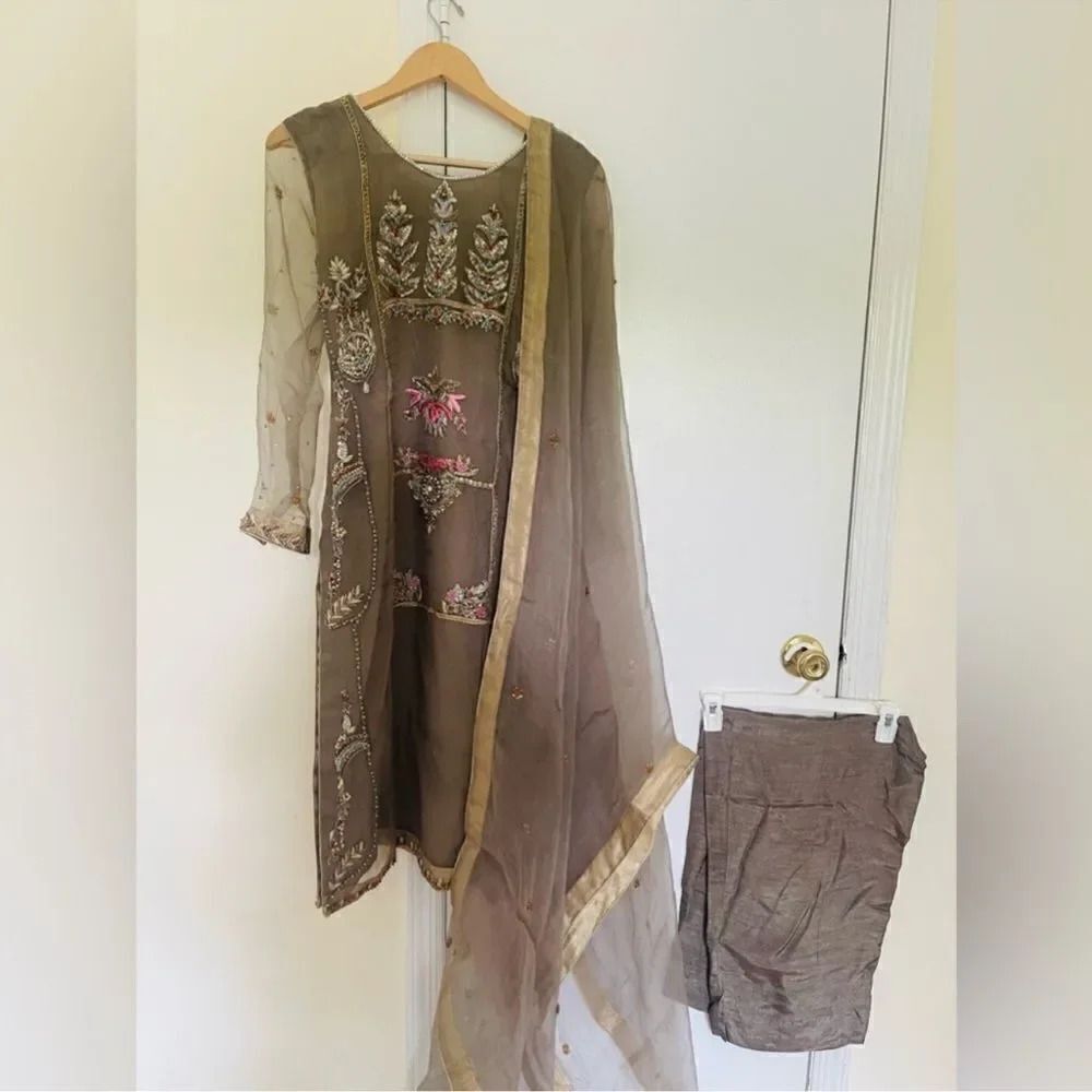 Luxurious Embroidered Brown and Gold 3 piece suit - Picture 6 of 16